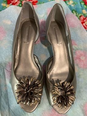 Bandolino Metallic Champagne Gold Open-Toe Pumps with Floral Rosette